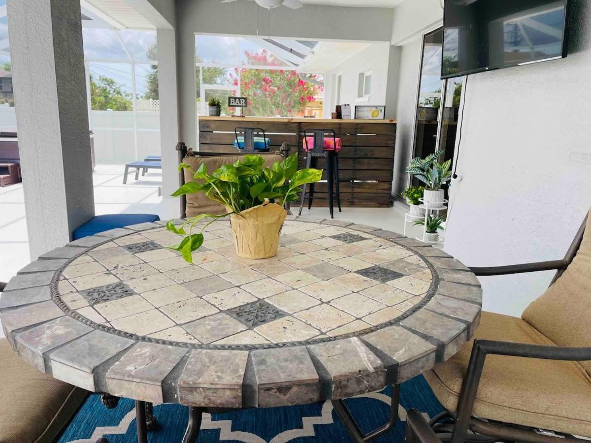 Endless Summer Retreat Jacuzzi 3Kingbed Airhockey Cape Coral Dış mekan fotoğraf